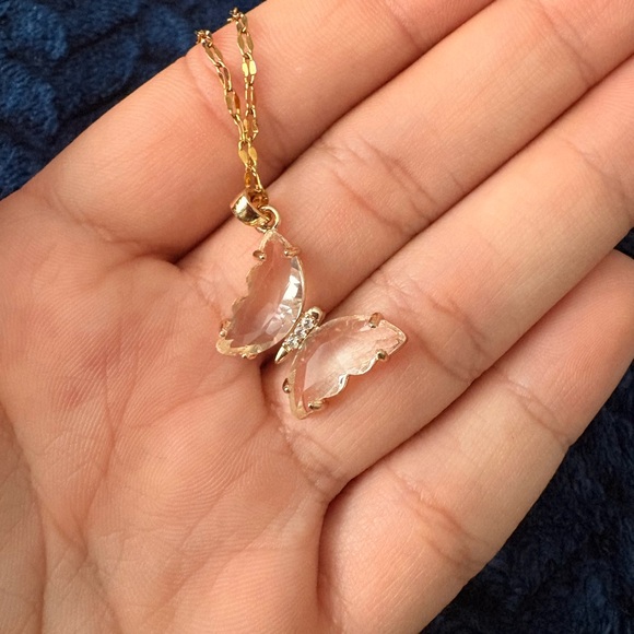 Crystal Butterfly on Gold 16-18” Figaro/Lip Chain - Picture 5 of 7